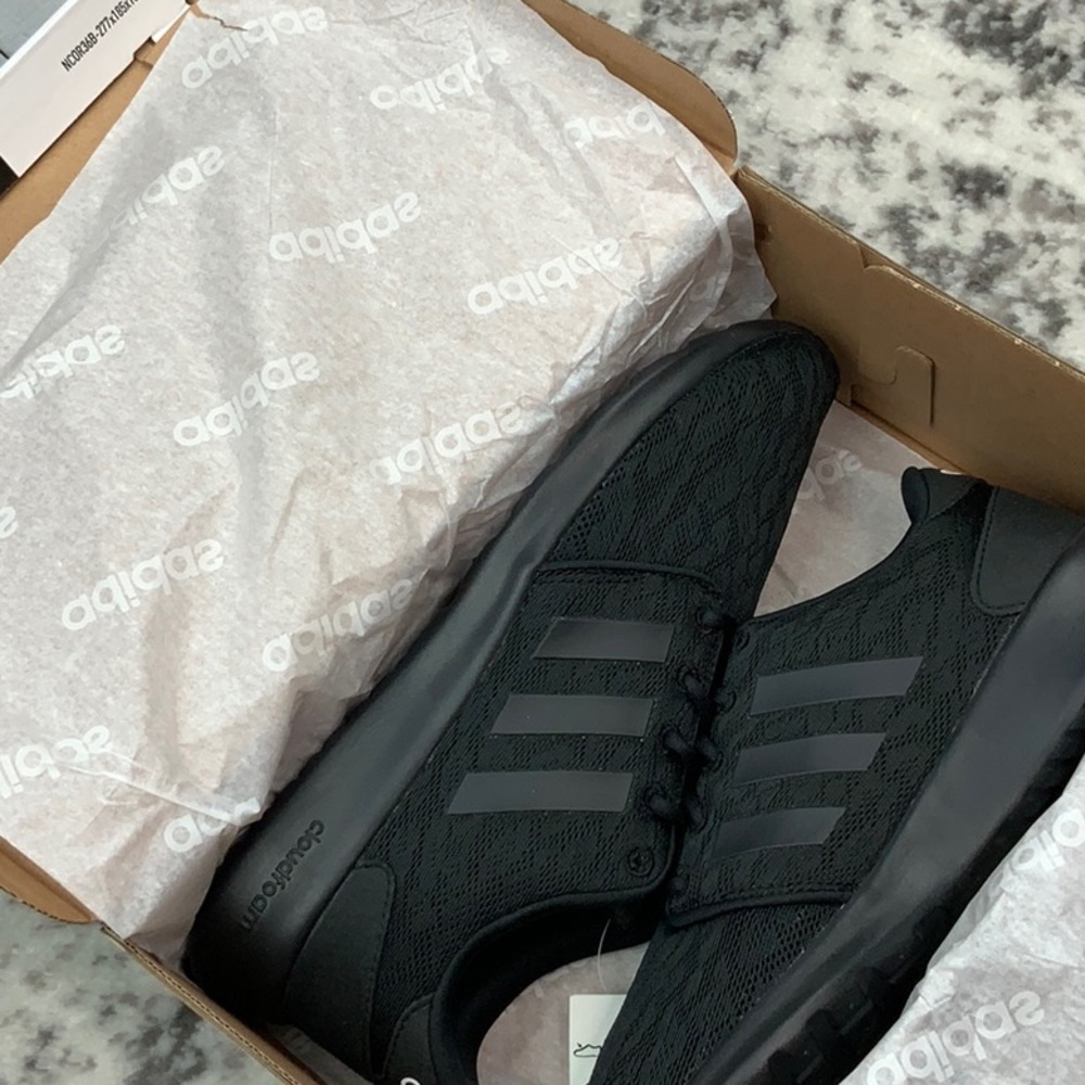 NIB Adidas QT Racer women’s running shoes - Picture 8 of 8